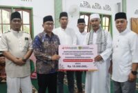 Bupati dan Wakil Bupati Lingga melaksanakan Safari Ramadan di Budus, Desa Merawang, Rabu (4/3/2026), dengan menyalurkan paket sembako dan dana CSR serta mempererat silaturahmi bersama masyarakat | f. Diskominfo Lingga