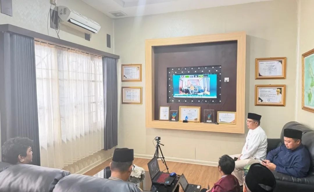 Wakil Bupati Lingga H. Novrizal mengikuti rapat koordinasi daring bersama Ditjen Kuathan Kemenhan membahas pemanfaatan lahan latihan TNI AL untuk percepatan pembangunan smelter di Lingga | f. Prokopim Lingga