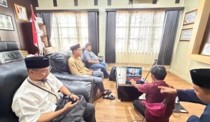 Wakil Bupati Lingga H. Novrizal mengikuti rapat koordinasi daring bersama Ditjen Kuathan Kemenhan membahas pemanfaatan lahan latihan TNI AL untuk percepatan pembangunan smelter di Lingga | f. Prokopim Lingga