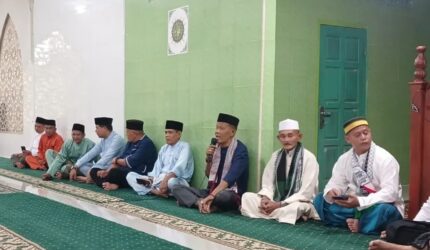 Sekda Lingga H. Armia resmi menutup rangkaian Safari Ramadan 1447 H Pemkab Lingga di Desa Musai. Kegiatan ini menjadi momentum mempererat silaturahmi dan mendengar aspirasi masyarakat | f. Prokopim Lingga