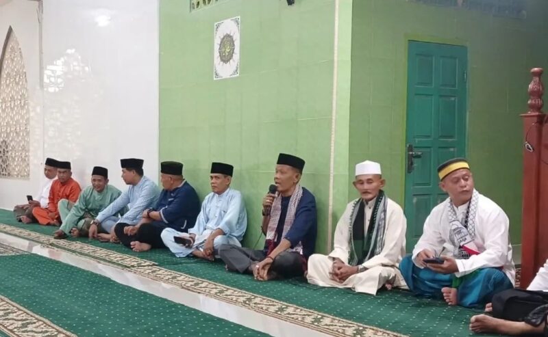 Sekda Lingga H. Armia resmi menutup rangkaian Safari Ramadan 1447 H Pemkab Lingga di Desa Musai. Kegiatan ini menjadi momentum mempererat silaturahmi dan mendengar aspirasi masyarakat | f. Prokopim Lingga