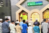 Wakil Bupati Lingga H. Novrizal melaksanakan i’tikaf di Masjid Al Aula Dabo Singkep pada 13 Maret 2026. Ia mengajak masyarakat memakmurkan masjid dan memperbanyak ibadah di sepuluh malam terakhir Ramadan | f. Prokopim Lingga