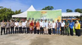 Pemkab Lingga bersama Bank Indonesia Kepri menggelar pasar sembako murah untuk menjaga stabilitas harga, mengendalikan inflasi, dan meningkatkan daya beli masyarakat | f. Diskominfo Lingga