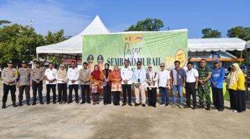 Pemkab Lingga bersama Bank Indonesia Kepri menggelar pasar sembako murah untuk menjaga stabilitas harga, mengendalikan inflasi, dan meningkatkan daya beli masyarakat | f. Diskominfo Lingga