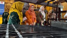 Bank Indonesia Kepri kunjungi Rumah Tenun Lingga bersama desainer nasional Wignyo Rahadi, dorong peningkatan kualitas dan daya saing produk lokal | f. Redaksi