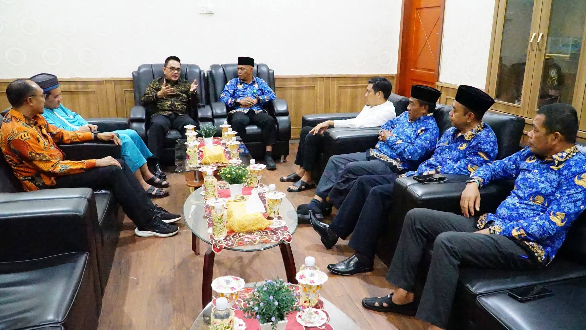 BPS Provinsi Kepri dan Pemkab Lingga memperkuat sinergi menjelang Sensus Ekonomi 2026. Kolaborasi lintas sektor ini diharapkan meningkatkan kualitas data dan mendukung pembangunan ekonomi daerah | f. Diskominfo Lingga