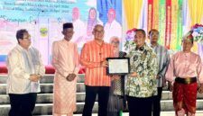 Malam Silang Budaya Lingga–Pahang di Daik berlangsung meriah. Sekda Lingga H. Armia mengajak mempererat hubungan serumpun yang telah terjalin sejak lama | f. Diskominfo Lingga