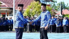 Pemkab Lingga menggelar upacara Hari Otonomi Daerah ke-30. Wakil Bupati Novrizal tekankan pentingnya sinergi pusat dan daerah serta inovasi pembangunan | f. Diskominfo Lingga