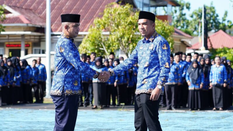Pemkab Lingga menggelar upacara Hari Otonomi Daerah ke-30. Wakil Bupati Novrizal tekankan pentingnya sinergi pusat dan daerah serta inovasi pembangunan | f. Diskominfo Lingga