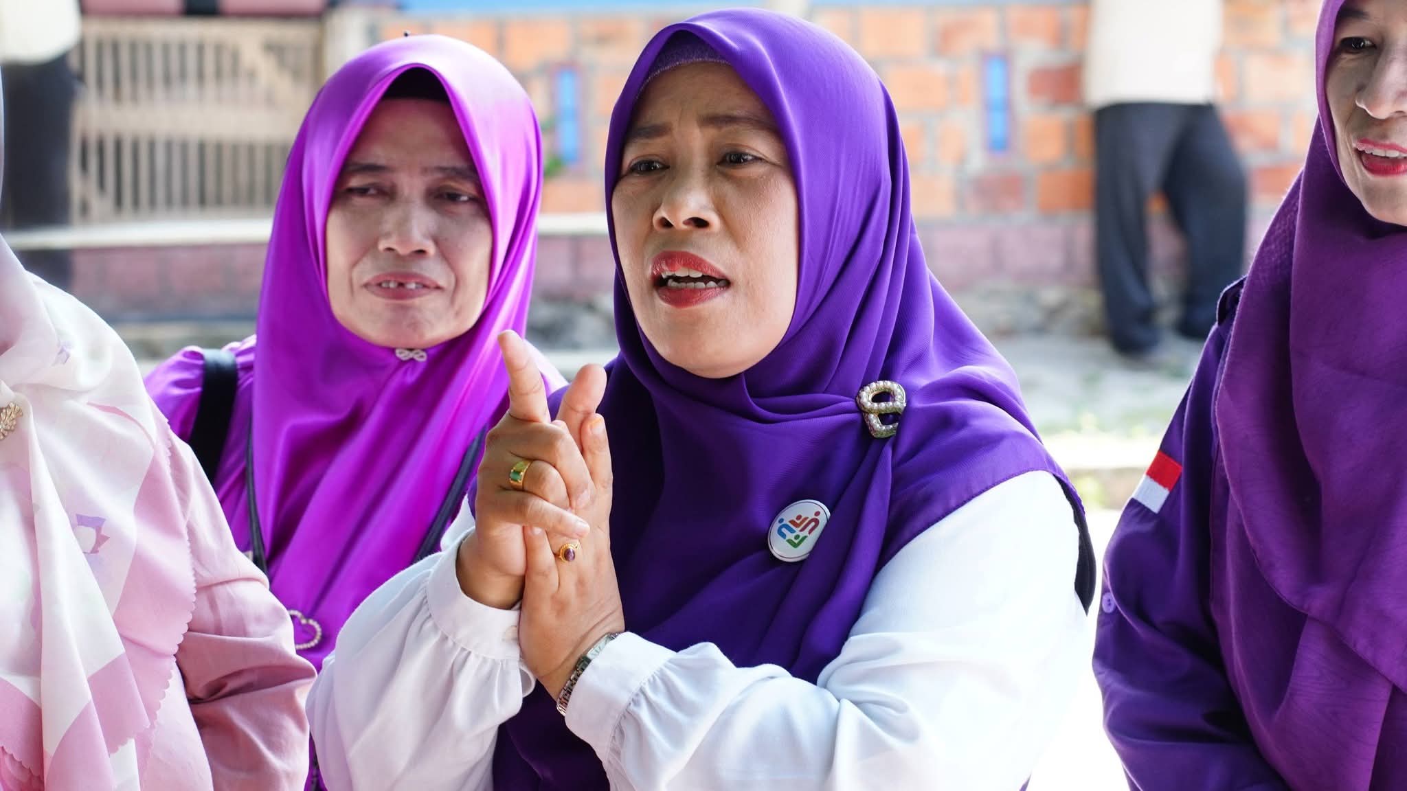 Dalam rangka memperingati Hari Posyandu Nasional 2026, Wakil Bupati Lingga, Ir. H. Novrizal bersama istrinya Hj. Feby Sarianty turun langsung memantau pelayanan Posyandu di wilayah Kecamatan Singkep dan Singkep Pesisir, Rabu (29/4/2026) | f. Diskominfo Lingga