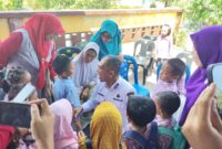 Dalam rangka memperingati Hari Posyandu Nasional 2026, Wakil Bupati Lingga, Ir. H. Novrizal bersama istrinya Hj. Feby Sarianty turun langsung memantau pelayanan Posyandu di wilayah Kecamatan Singkep dan Singkep Pesisir, Rabu (29/4/2026) | f. Diskominfo Lingga
