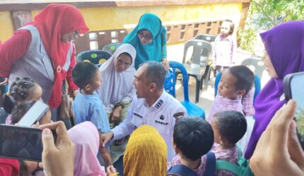 Dalam rangka memperingati Hari Posyandu Nasional 2026, Wakil Bupati Lingga, Ir. H. Novrizal bersama istrinya Hj. Feby Sarianty turun langsung memantau pelayanan Posyandu di wilayah Kecamatan Singkep dan Singkep Pesisir, Rabu (29/4/2026) | f. Diskominfo Lingga