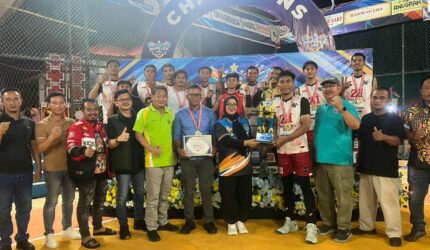 Ketua DPRD Lingga Maya Sari hadir langsung di final Mapelda Open 2026. Turnamen berlangsung meriah dengan Zi Club dan Tiga Berlian keluar sebagai juara | f. Redaksi