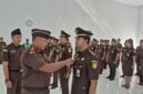 Kejaksaan Negeri Lingga melantik lima Kasubsi baru. Kajari Rully Afandi menegaskan pentingnya adaptasi cepat dan soliditas untuk meningkatkan kinerja institusi | f. Redaksi