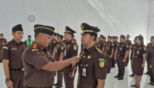 Kejaksaan Negeri Lingga melantik lima Kasubsi baru. Kajari Rully Afandi menegaskan pentingnya adaptasi cepat dan soliditas untuk meningkatkan kinerja institusi | f. Redaksi