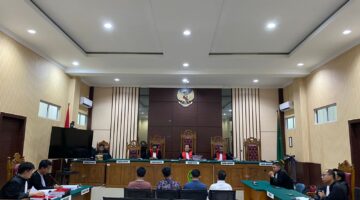 Jaksa Penuntut Umum Kejari Lingga menuntut empat terdakwa kasus korupsi Jembatan Marok Kecil dengan hukuman hingga 3,5 tahun penjara. Kerugian negara mencapai Rp738 juta | f. Redaksi