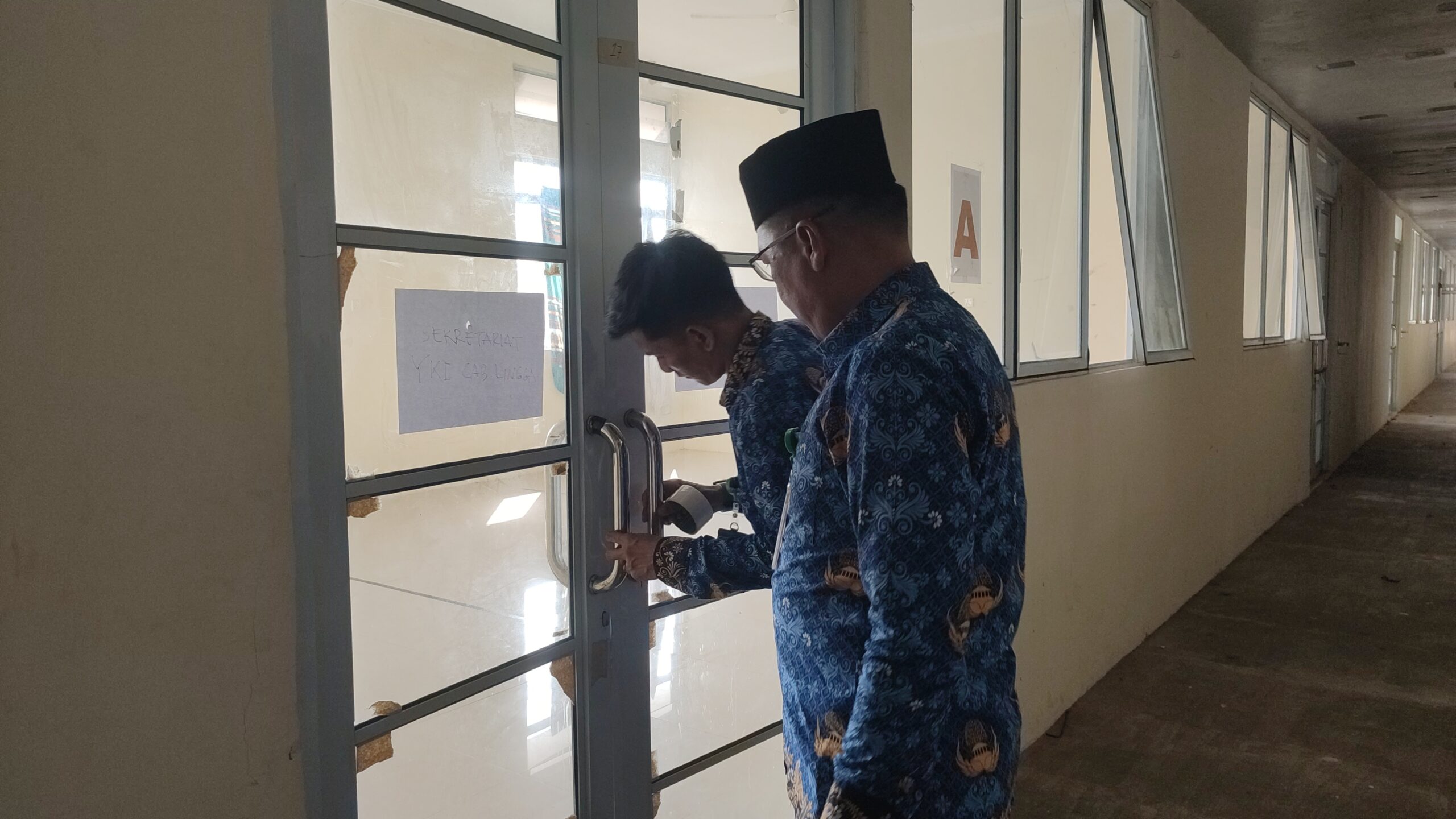 YKI Cabang Lingga bergerak cepat menyiapkan sekretariat di Implasement Timah Dabo Singkep sebagai pusat kegiatan edukasi dan pendampingan pasien kanker| f. Redaksi