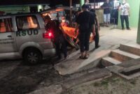 Penemuan jasad wanita di dalam rumah warga Setajam memicu kepanikan, polisi lakukan penyelidikan dan autopsi untuk ungkap penyebab kematian | f. Redaksi