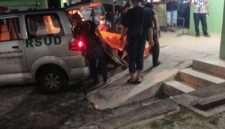 Penemuan jasad wanita di dalam rumah warga Setajam memicu kepanikan, polisi lakukan penyelidikan dan autopsi untuk ungkap penyebab kematian | f. Redaksi