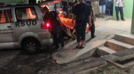 Penemuan jasad wanita di dalam rumah warga Setajam memicu kepanikan, polisi lakukan penyelidikan dan autopsi untuk ungkap penyebab kematian | f. Redaksi