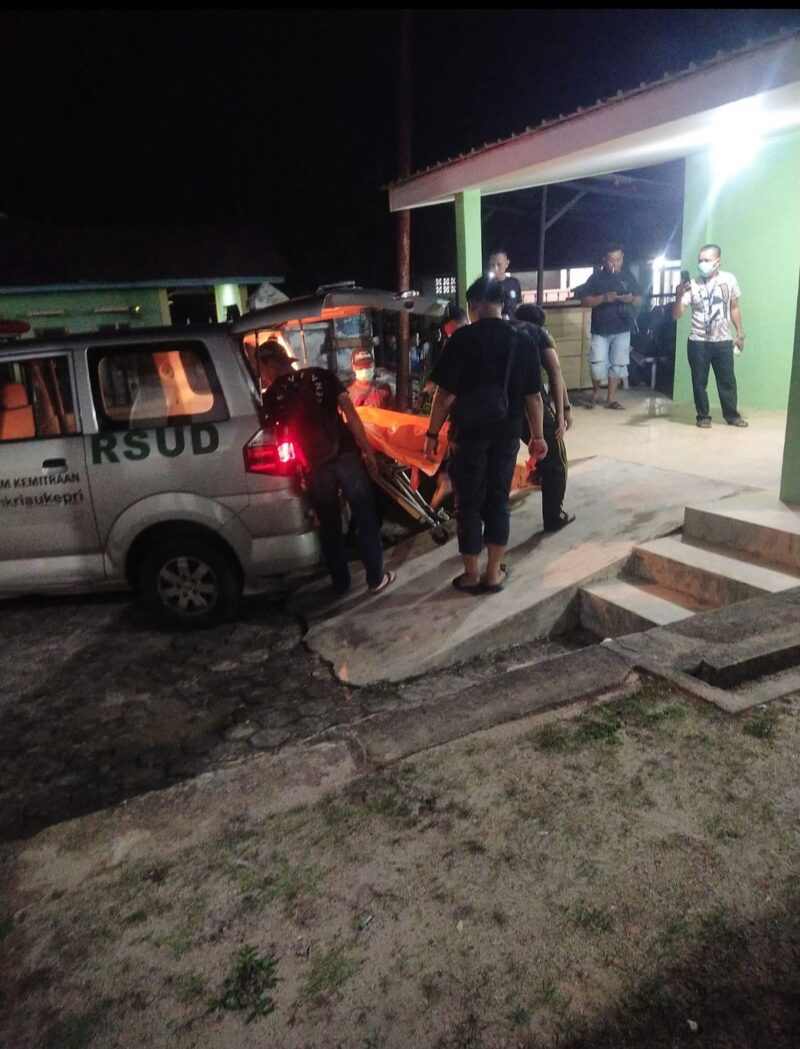 Penemuan jasad wanita di dalam rumah warga Setajam memicu kepanikan, polisi lakukan penyelidikan dan autopsi untuk ungkap penyebab kematian | f. Redaksi