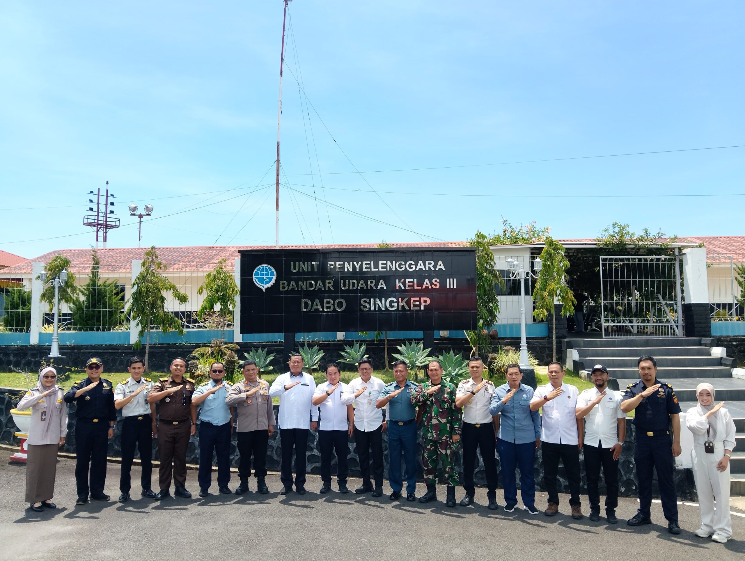 Bandara Dabo Singkep mewakili Kepulauan Riau dalam program Bandara Sehat nasional Kementerian Kesehatan. Target 10 ribu poin, seluruh instansi dilibatkan | f. Wandy