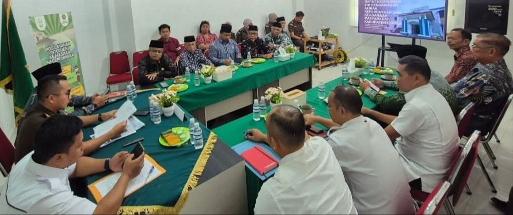 Rapat PAKEM Lingga 2026 menyimpulkan kondisi keagamaan masyarakat aman dan kondusif. Pengawasan media sosial akan diperkuat untuk antisipasi paham radikal | f. Vatawari