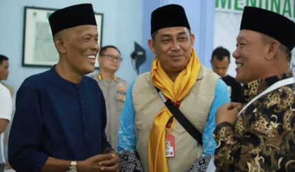 Sekda Lingga bersama Ketua DWP menghadiri pelepasan calon jemaah haji 2026 di Batam Center. Doa kesehatan dan harapan haji mabrur mengiringi keberangkatan | f. Prokopim Lingga