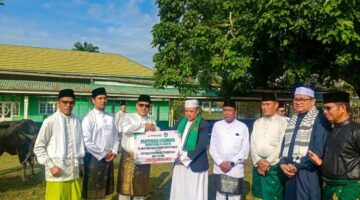 BRK Syariah Capem Dabo Lingga menyalurkan satu ekor sapi kurban melalui Pemprov Kepri ke Masjid Az-Zulfa Dabo Singkep. Bantuan ini menjadi bentuk kepedulian sosial kepada masyarakat menjelang Idul Adha 2026 | f. Vatawari