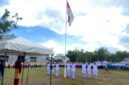 Wakil Bupati Lingga Novrizal memimpin upacara Hardiknas 2026 di Dabo Singkep. Momentum ini menjadi pengingat jasa pahlawan pendidikan dan komitmen memajukan pendidikan daerah | f. Diskominfo Lingga