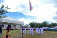 Wakil Bupati Lingga Novrizal memimpin upacara Hardiknas 2026 di Dabo Singkep. Momentum ini menjadi pengingat jasa pahlawan pendidikan dan komitmen memajukan pendidikan daerah | f. Diskominfo Lingga