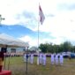 Wakil Bupati Lingga Novrizal memimpin upacara Hardiknas 2026 di Dabo Singkep. Momentum ini menjadi pengingat jasa pahlawan pendidikan dan komitmen memajukan pendidikan daerah | f. Diskominfo Lingga
