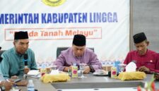 Bupati Lingga M. Nizar dan Wakil Bupati Novrizal memimpin Rakor OPD membahas program prioritas 2026. Fokus pada sinergi, kinerja, dan pelayanan publik | f. Diskominfo Lingga