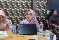 Kader Posyandu se-Kecamatan Lingga mengikuti pelatihan 6 Standar Pelayanan Minimal (SPM) secara hybrid guna meningkatkan kualitas layanan kesehatan masyarakat di desa dan kelurahan | f. Diskominfo Lingga
