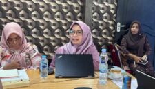 Kader Posyandu se-Kecamatan Lingga mengikuti pelatihan 6 Standar Pelayanan Minimal (SPM) secara hybrid guna meningkatkan kualitas layanan kesehatan masyarakat di desa dan kelurahan | f. Diskominfo Lingga