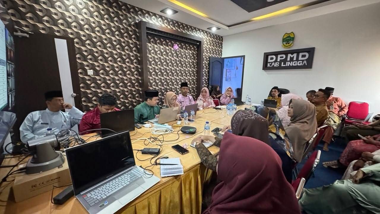Kader Posyandu se-Kecamatan Lingga mengikuti pelatihan 6 Standar Pelayanan Minimal (SPM) secara hybrid guna meningkatkan kualitas layanan kesehatan masyarakat di desa dan kelurahan | f. Diskominfo Lingga