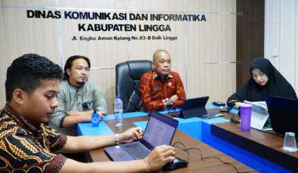 Diskominfo Kabupaten Lingga menggelar sosialisasi pengelolaan website desa se-Kabupaten Lingga guna mendorong transformasi digital dan meningkatkan pelayanan publik berbasis teknologi | f. Diskominfo Lingga