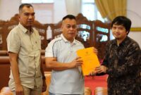 Bupati Lingga M. Nizar dan Wakil Bupati H. Novrizal menghadiri Exit Meeting BPK RI terkait pemeriksaan laporan keuangan Pemkab Lingga Tahun Anggaran 2025 di Daik Lingga | f. Diskominfo Lingga