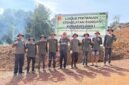Sekda Lingga H. Armia bersama Kogabwilhan I melakukan penanaman 5.000 bibit semangka di Desa Mepar | f. Diskominfo Lingga