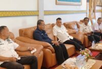 Pemerintah Kabupaten Lingga bersama PT Kebula Raya Bestari membahas pengembangan kawasan rumput laut untuk mendorong ekonomi biru, investasi daerah, dan meningkatkan kesejahteraan nelayan pesisir | f. Diskominfo Lingga
