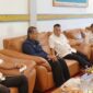 Pemerintah Kabupaten Lingga bersama PT Kebula Raya Bestari membahas pengembangan kawasan rumput laut untuk mendorong ekonomi biru, investasi daerah, dan meningkatkan kesejahteraan nelayan pesisir | f. Diskominfo Lingga