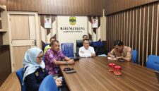 Bupati Lingga M. Nizar menghadiri Forum Konsultasi Publik Standar Pelayanan Publik Tahun 2026 yang digelar Balai POM Batam secara daring guna meningkatkan pelayanan publik yang profesional, transparan, dan akuntabel | f. Diskominfo Lingga
