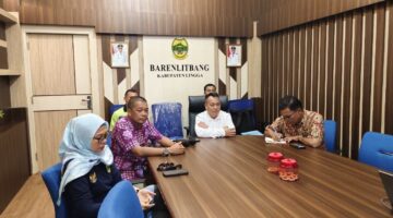 Bupati Lingga M. Nizar menghadiri Forum Konsultasi Publik Standar Pelayanan Publik Tahun 2026 yang digelar Balai POM Batam secara daring guna meningkatkan pelayanan publik yang profesional, transparan, dan akuntabel | f. Diskominfo Lingga
