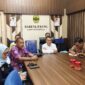 Bupati Lingga M. Nizar menghadiri Forum Konsultasi Publik Standar Pelayanan Publik Tahun 2026 yang digelar Balai POM Batam secara daring guna meningkatkan pelayanan publik yang profesional, transparan, dan akuntabel | f. Diskominfo Lingga