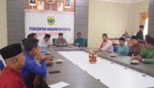 Pemkab Lingga menggelar rapat persiapan pelaksanaan Sholat Idul Adha 1447 H dan malam takbiran 2026. Takbir keliling dipastikan tetap berlangsung dengan menjaga ketertiban dan kekhusyukan | f. Diskominfo Lingga