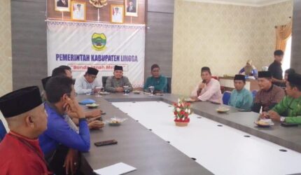 Pemkab Lingga menggelar rapat persiapan pelaksanaan Sholat Idul Adha 1447 H dan malam takbiran 2026. Takbir keliling dipastikan tetap berlangsung dengan menjaga ketertiban dan kekhusyukan | f. Diskominfo Lingga