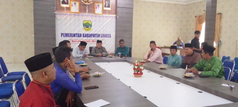 Pemkab Lingga menggelar rapat persiapan pelaksanaan Sholat Idul Adha 1447 H dan malam takbiran 2026. Takbir keliling dipastikan tetap berlangsung dengan menjaga ketertiban dan kekhusyukan | f. Diskominfo Lingga
