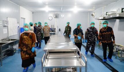 Asisten I Pemerintahan dan Kesra Kabupaten Lingga Gandime Diyanto menghadiri peresmian SPPG Yayasan Kemala Bhayangkari Polres Lingga di Desa Duara, Lingga Utara | f. Diskominfo Lingga