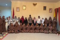 Wakil Bupati Lingga H. Novrizal bersama Ketua Dekranasda menghadiri pengajian bulanan di Gedung Daerah Dabo Singkep | f. Diskominfo Lingga