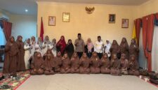 Wakil Bupati Lingga H. Novrizal bersama Ketua Dekranasda menghadiri pengajian bulanan di Gedung Daerah Dabo Singkep | f. Diskominfo Lingga